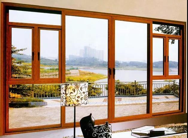 家里財運只出不進？跟客廳門窗風水有大關(guān)系！