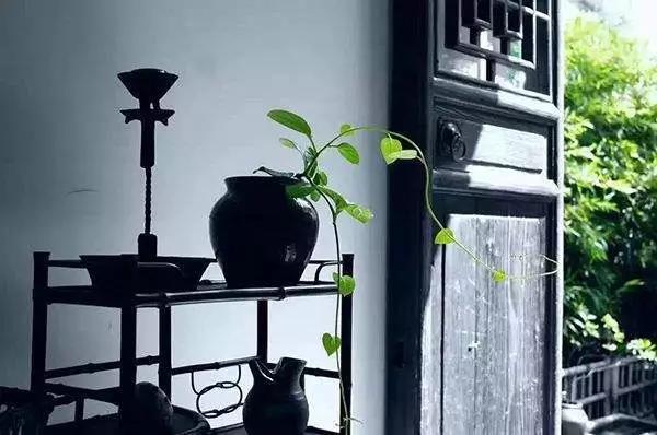 家里財運只出不進？跟客廳門窗風水有大關(guān)系！